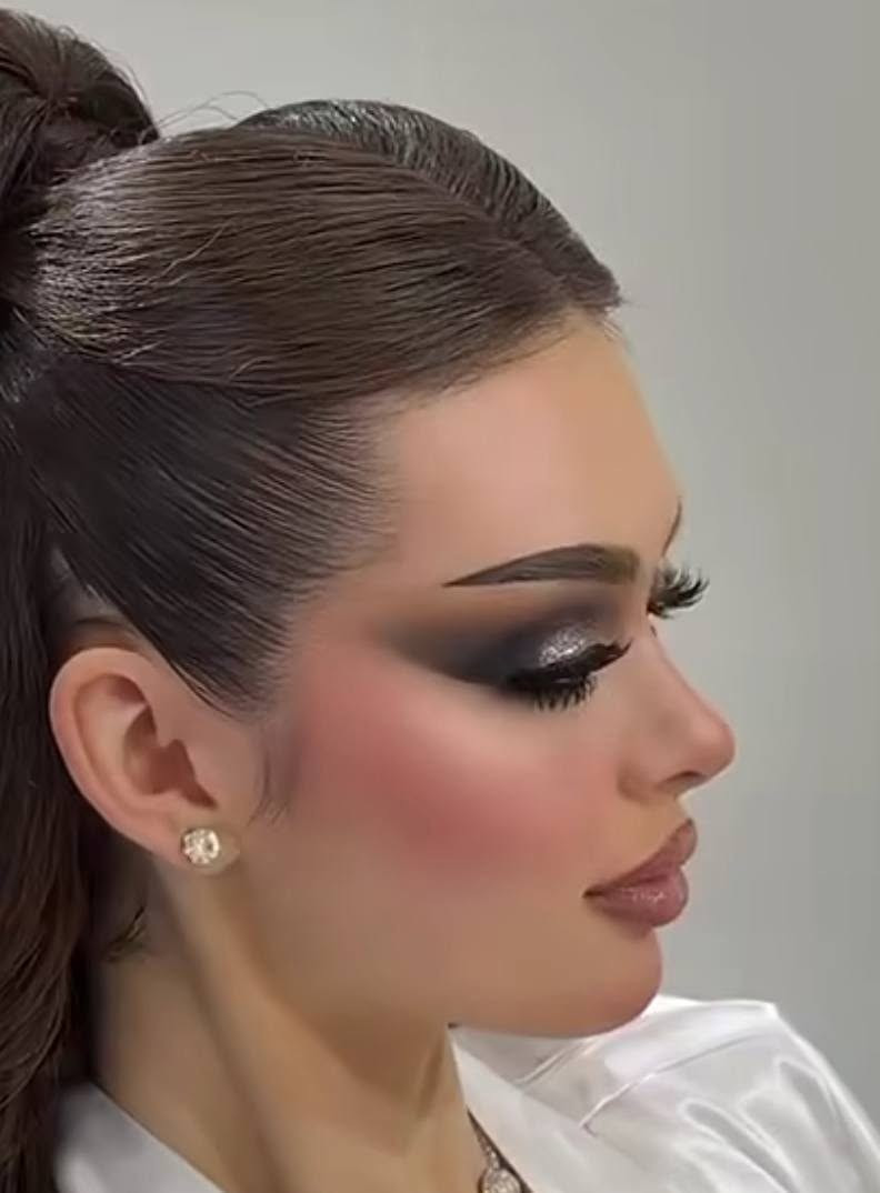 👰🏻‍♀️🎊 عروض العرائس المميزة من صالون ديمه بيوتي_للسيدات 🎊👰🏻‍♀️
لأن يومك المميز يستاهل إطلالة تليق بجمالك🦋🩷🍥 🤍
حضّرنا ل🦋🍥 عروض خاصة وبأسعار مميزة:
👰🏻‍♀️ عروس زفّة — 100 ألف
👰🏻‍♀️ عروس نيشان — 75 ألف
👰‍♀️💍 عروس خطوبة / مهر 
/ليلة حنة— 75 ألف
💃 مدعوات 45ألف vip
💄💅 شعر + مكياج+رموش💅💄
📌 تنويه:
كل حجز يتم خلال فترة العرض، يبقى مثبت بسعر العرض حتى 1/10/2026 🤍🩷🤍💜🤍❤🤍

🎉 احجزي  وخلي إطلالتك علينا… لأن جمالك  مهمتنا 🤍🍥🩷
صالون #ديمه_بيوتي_للسيدات — جمالك يبدأ من هنا 🎉🎉🎉
📍العنوان ..العراق موصل حي الفلاح الثانية مجاور دائرة المرورمجاوراسواق 
ابو اوس .. 
للتواصل على الصفحة .
للاتصال على رقم وعلى واتس ☎️***********
