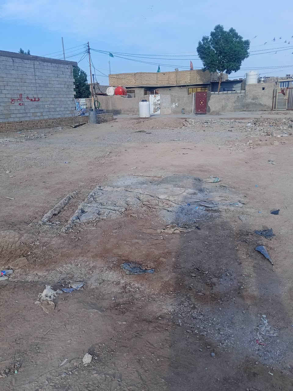 سلام عليكم قطعة البيع 250متر مقابيل الشمري كل الخدمات بيها أمي كهربأء مجاري سعرها مناسب وتساب ***********
