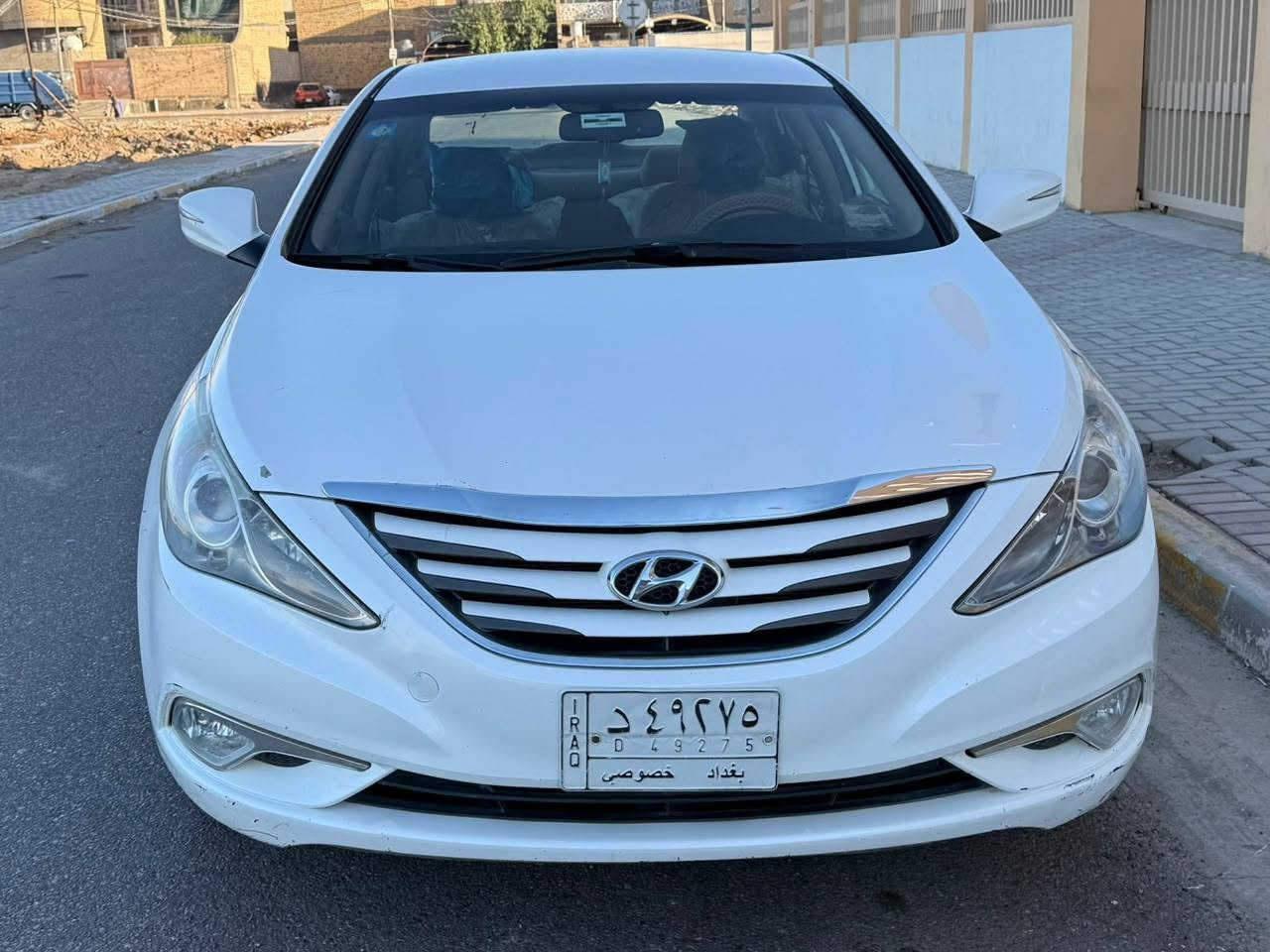 محرك 2400 دوش وكير 6 سرعات بدون فتح على وضع البلاد 
ماشيه 93 الف ،حداديه وتايرات تمام رقم بغداد بأسمي تحويل بعد الشراء مباشر دواخل كلش نضيفه بيها شخطات واضحه بلصور يحتاج تكحيل وصبغ بسيط حول قبق البنزين بدون دواخل 
السعر 130 مع المجال القليل 
مكاني الديوانيه مركز المدينه  *********** 
الشراي يتصل خاص ماعندي ديوانية, القادسية
