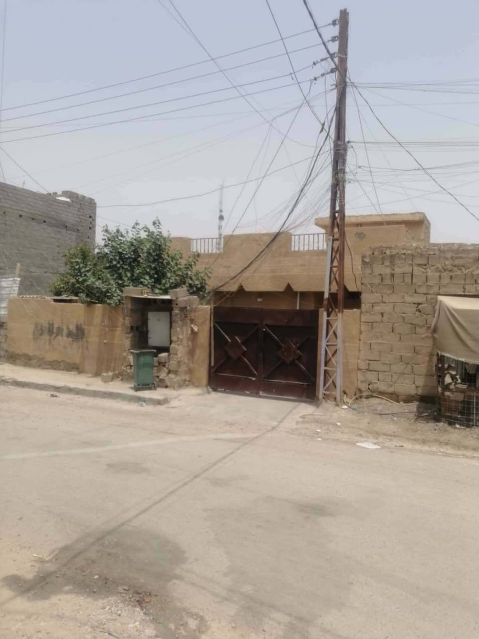 السلام عليكم
✨🏡 بيت للبيع✨
📌 الموقع: أبو غريب - الحصوه - النصر والسلام الساحه مال السوك مقابيله ساحه
📐 المساحة: 200م
💰 السعر: 100
✅ بيه مجال 
📞 للاستفسار والاتصال:
☎️ ***********7808670898
     ***********
