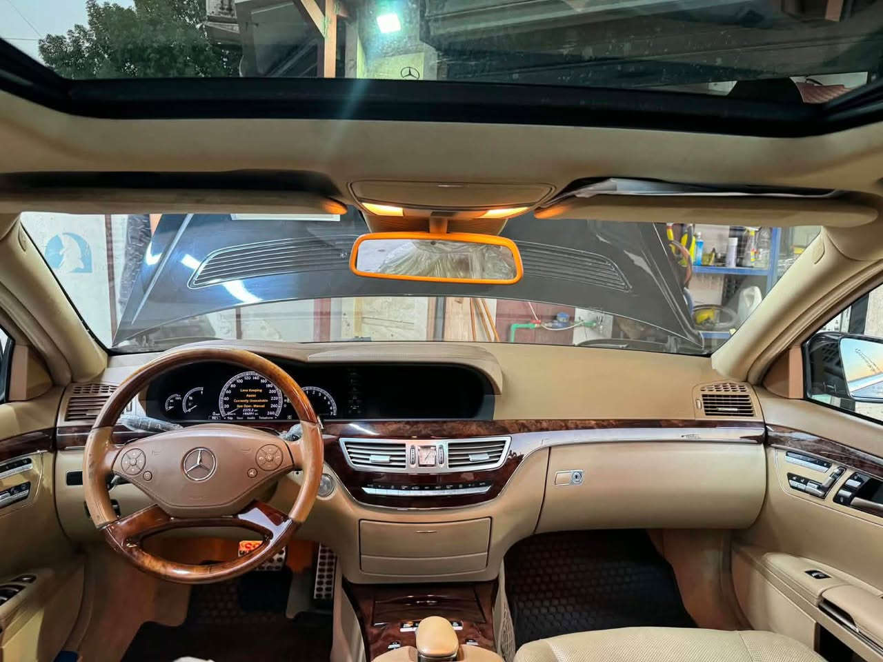 Mercedes-Benz S550 2010
فول مواصفات شنو البالك بيها معروفه مواصفاتها
الماني وارد الماني 🇩🇪
بيها كلير من المانيا قطعتين جاملغ وبنيد
ماشيه 200 الف كيلو 
السعر 210 
للاستفسار ***********
بغداد حي الجهاد
