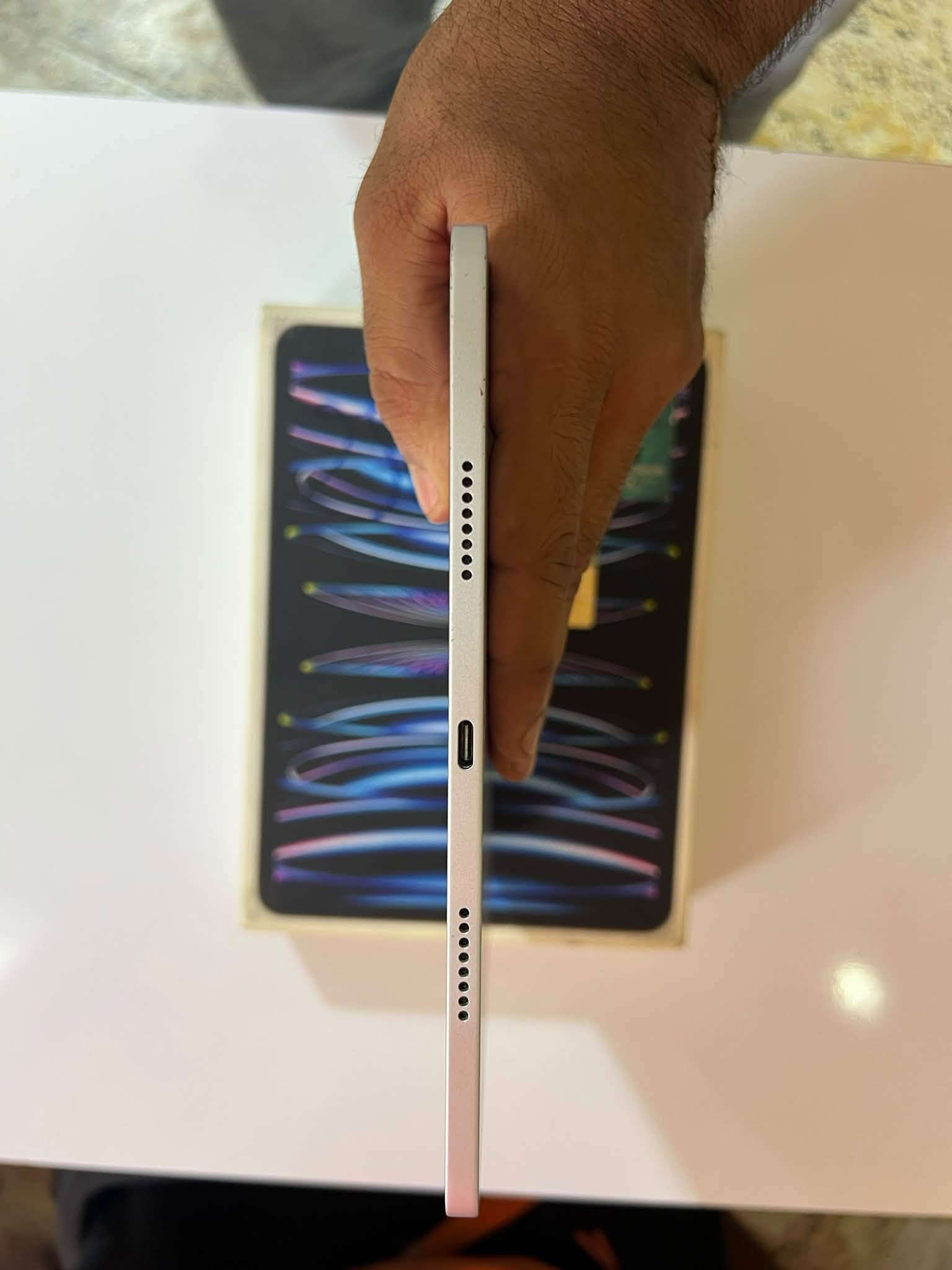 سلام عليكم عندي آيبادات m1 بطاريه 91 ذاكره 256 بدون ملحقات سعره 550قفل 
وعندي m2 بطاريته 80 ذاكرة 256 كامله ملحقات سعره 600 قفل بدون عموله 
بغداد ***********
