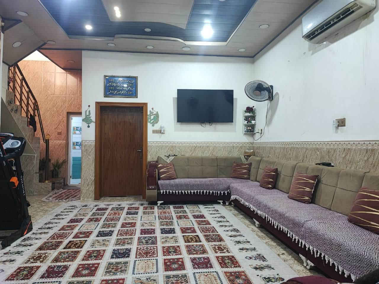 السلام عليكم
دار للبيع في حي العسكري خلف مطعم ابو عقيل قريب على شارع العسكري كبل يبعد عن الشارع 80متر .. المساحة 125م حرف T بناء درجه اولى صب وطابوك جمهوري نظيف جدا يحتوي على استقبال ومطبخ وصاله وغرفة نوم وتخاريج داخليه وخارجيه السعر 135 وبي مجال للتواصل مراسلة الصفحه او الاتصال على الرقم ***********
