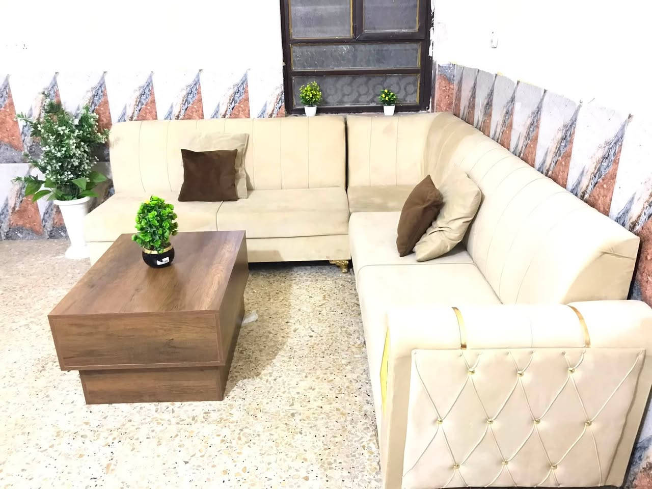تخم ٧ مقاعد عراقي مستعجل ع بيعته شتنطيني بيه بس لا تكسر بسعره مستعمل شهرين فقط *********** بغداد الشعب
