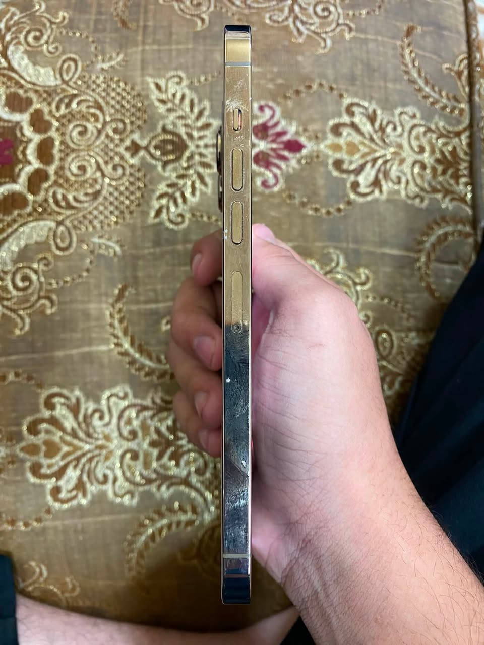 سلام عليكم
جهاز 13promax ممفتوح ابد على الفحص بطاريته 76 نضافه 100/100 فيس ايدي شغال لونه بصلي سعره 675 مكاني غزاليه 
رقم تلفون ***********
