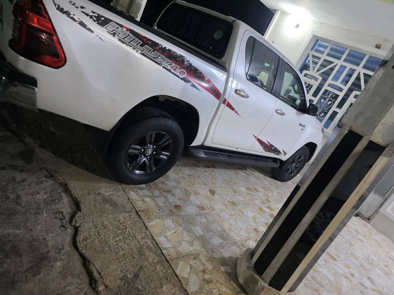 السلام عليكم بيكم  ٢٢ اربيل محرك ٦ تي اردي  بيها فقط باب البدي مفتوح  اصلي بدون صبغ ماشيه ١١٥. تخم تاير جاهزه  مكانها بغداد السعر ٣٠٥.  سيد نهرو  ***********
