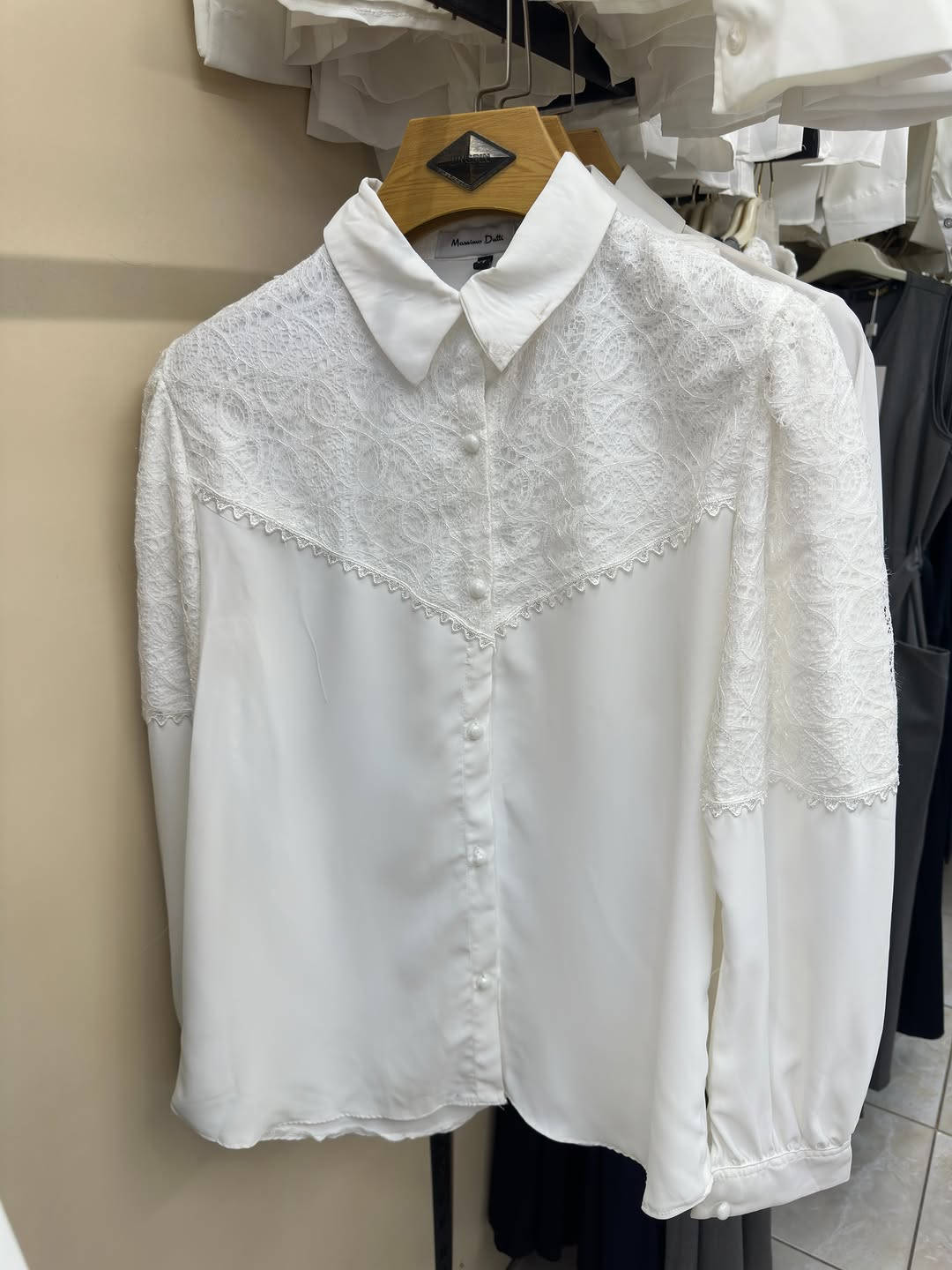 ✅نزاكه قمصان مدرسي ❤️😍👗
✅متوفر المقاسات 38-40-42-44-46
✅عنوان كوت شارع الهوره مقابيل نشاط مدرسي
✅للحجز أو الاستفسار عبر دايركت 
✅واتساب ***********#العنوان_كوت_شارع #العراق🇮🇶 #ملابس #توصيل_كوت #اكسبلور_فولو
