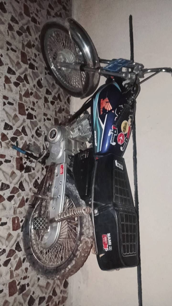 متاح دراجه تايكر 2019 للبيع باتري كهربائيات بيه سويج بيه نقصه لايتات شلعه ومعدل سعر230بيه مجال بصيط حك جيه مكان ديالى ***********
