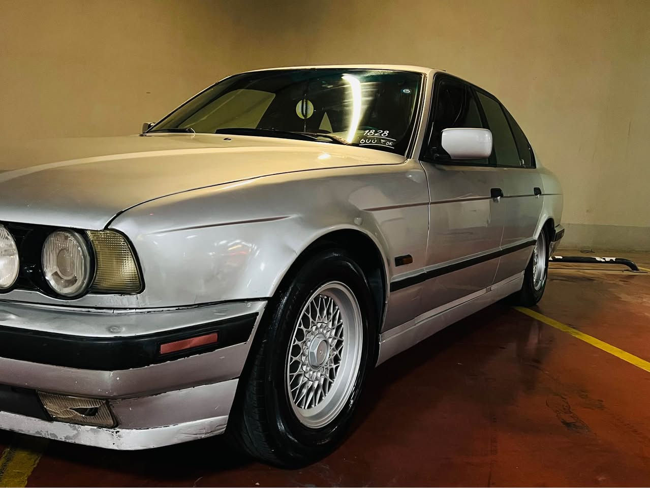 بیئێم BMW🇩🇪
مۆدێلی ١٩٩٥   
٥٢٥ ئۆتۆماتیک مەکینە دیجیتاڵ کەپس

ناو فۆڕمیکا دەبڵ ئێرباگەو سڵایدەو دوجام کارەبایەو ئاوێنە کارەبایە کامل کارەبایی ئیش دەکا

تازە پێشیم دا گرتوە 
ئاڕمی سلێمانی ئاڕمو ئەوەلیات موسو بڕاوە بەشەرت

تەبرید ساردو❄️گەرم لەسەر سیوچ ئیش دەکات 

دەعمێکی لای سەکنی هەیە

ڕۆنی مەکینەو هایدرۆلیکی گێڕی تازە گۆڕاوە ڕادێتەری تازەشی خراوەتە سەر 

سەیارەی مالەوە هی مەعرەز نیە

سعری 33 مەعاملەیە 
***********  ڤایبەر و واتسئەپ لەسەرە
مشتەرینیت سەری منیش و خۆشت مەێشێنە لەگەل ڕیزما بنجوين, السليمانية
