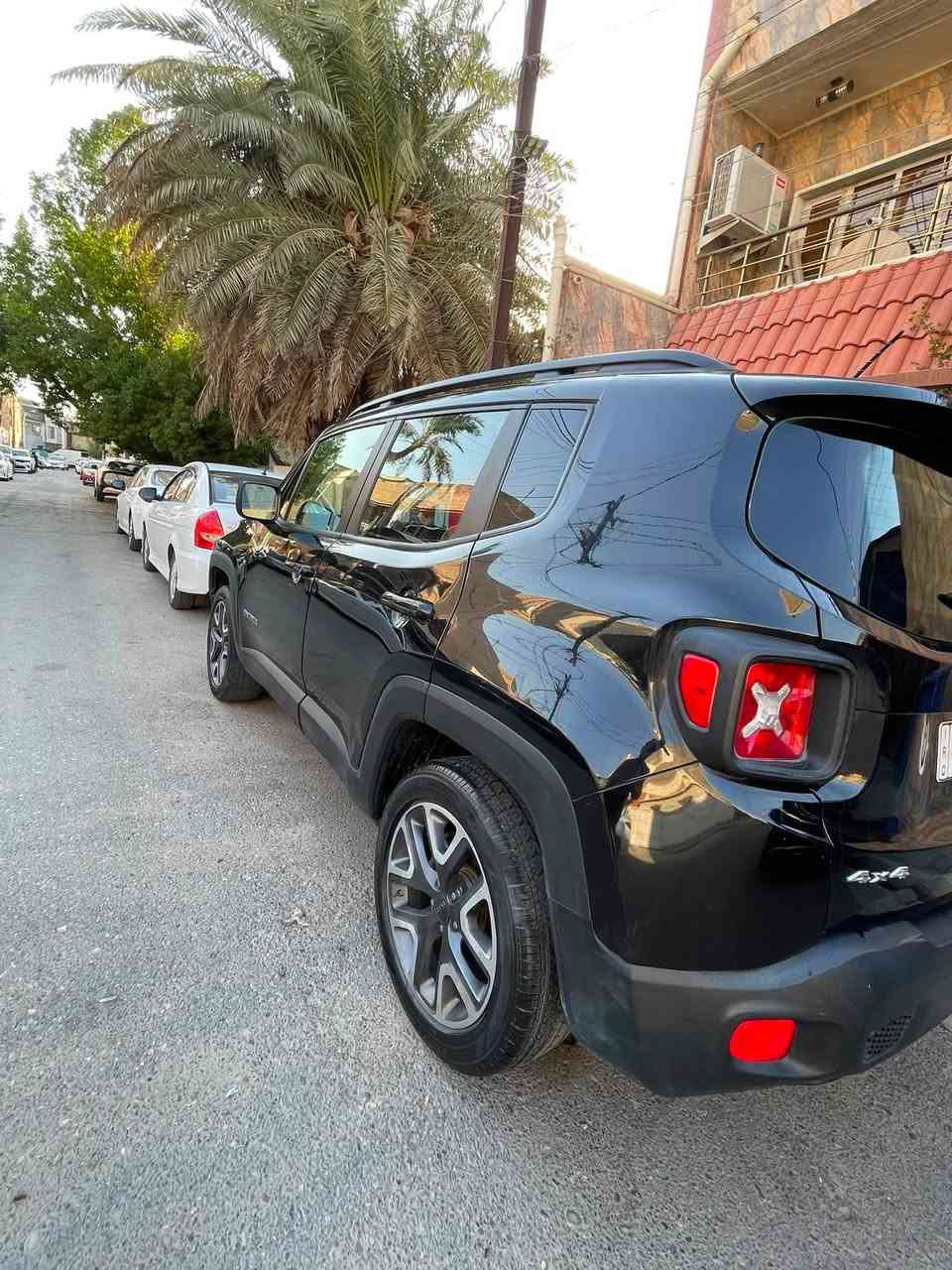 السلام عليكم   للبيع جيب رينجيد موديل 18 ماشيه قليل65 الف كم جديده مال بيت معتني بيها 
فول مواصفات عدا (بانوراما؛)——  رقم بغداد انكليزي باسمي تحويل سريع وهزه جديدة 
 فور ويل + تبريد ثلج +كشنات تدفئه وستيرن تدفئه +كشن سائق كهربائي +5وضعيات قيادة + سايد بريك دكمه  +بصمه وبصمه تشغيل عن بعد +داخل جلد احمر  محرك2400 وكير كفاله سياره وضع شركه حيل نظيفه بدون شخوط
ضرر مثل ماموضح بل صور ضرر بسيط جدا بدون دواخل وبدون نقص — السعر 118 بيها مجال
مكاني بغداد الكرادة
***********
