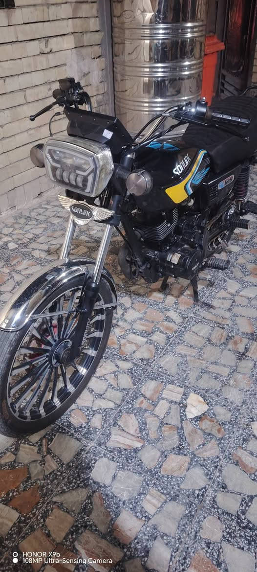 *********** موديل 25 مكينه 200 سعر 600 مكالمه انت الصدر قرب شريكه الانوار بغداد المدينه الاورفلي نقصها بس باتري باتريا قاعد
