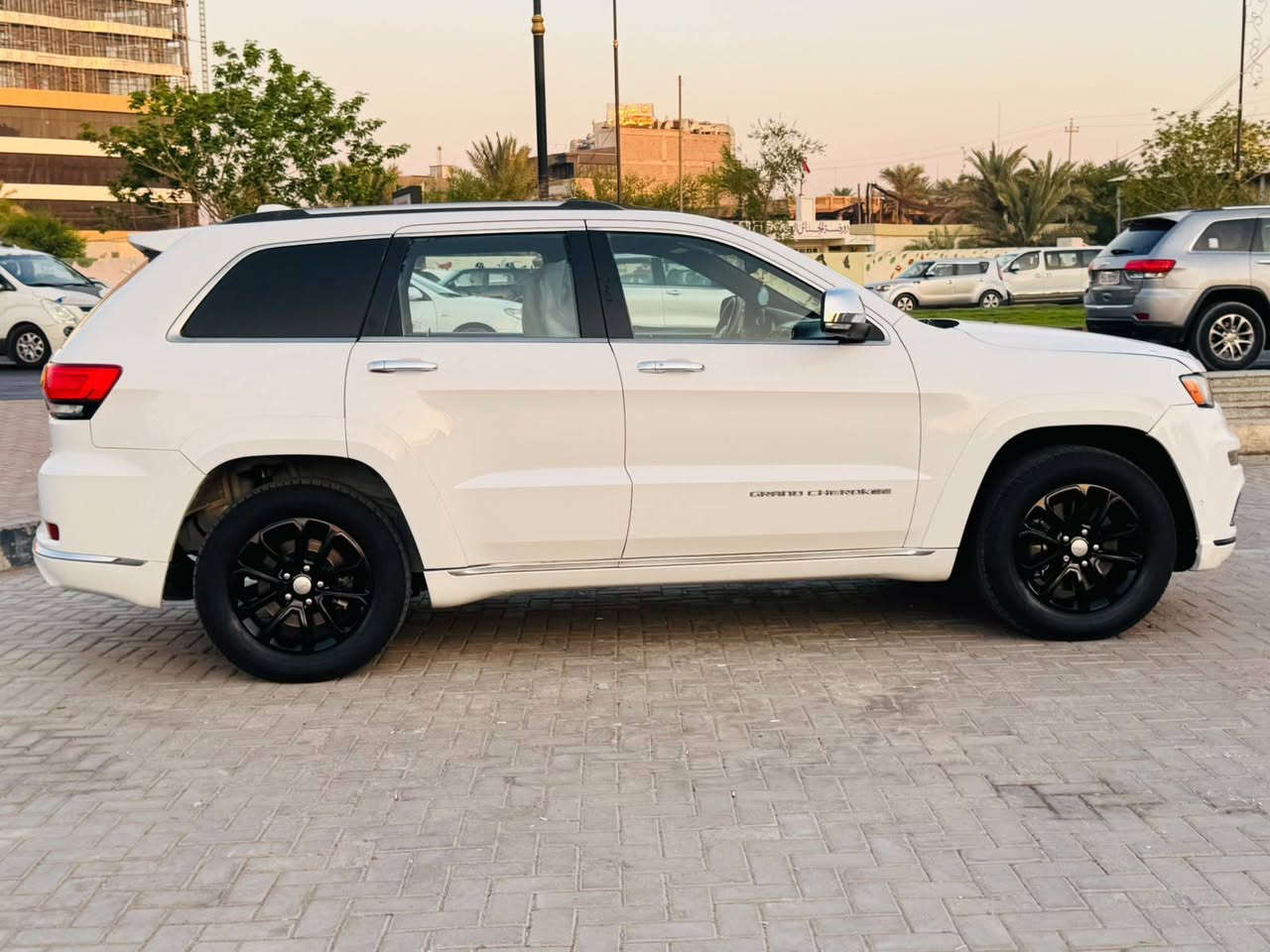 للبيع  السعر 187جيب سومت SOMT مديل2018 رقم مميز قطعتين صبغ سونار مرافوق بل منشور موصفات داخل قرميدي بنورامه رادارات اماميه جانبيه شاشه كبيره كامره دواره تحكمات استيرن تبريد قطعتين بيه مواصفات هواي ومعروفه مواصفات السومت مكان السياره كربلاء حي الحسين الستفسار اكثر الإتصال على الرقم ‏‪***********‬‏
