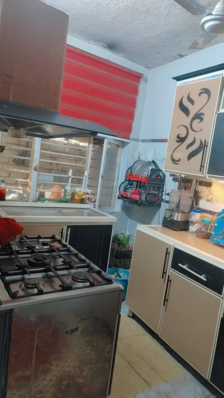 ربيت لليجار ثلاث طوابق  ابو دشير خلف مركز ايجاره 700 هذا رقم بي وتساب اي سفسار ***********
