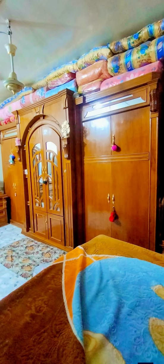 السلام عليكم غرفه اخشاب للبيع نضيفه سعر تواصل واتساب ***********

