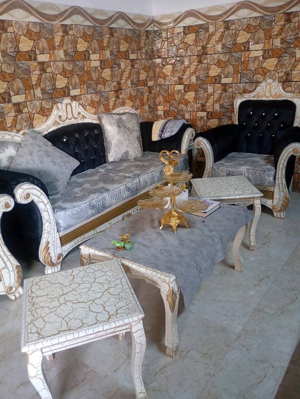 ديوان ملكي عشر أمتار معا طبله كبيره 4زغار سعر 650بي مجال