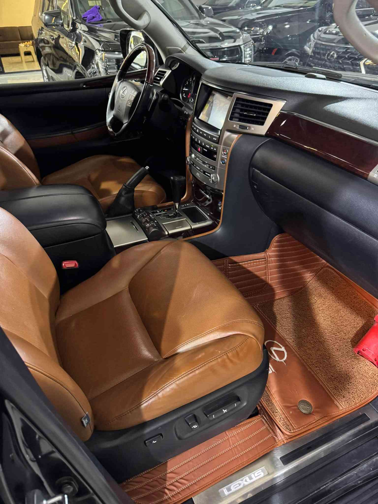 LX570  

2015   

SPORT        

BREMI

V8

5.7L

……………………………………………………………………………….

لئکزس

2015     أسود         

 

داخل    مشمشي

………………………………………………………………………………

مواصفات

معروف 

سبورت   

بريمي            

……………………………………………………………………………….

ماشیة

 

127           الالف

الالف    حقيقی    شرط

………………………………………………………………………………

مال    استغدام    شخصیة

مال   جناي

………………………………………………………………………………

2    قطعة    صبغ

جاملغ     خلفي    سکن

باب     خلفي     سکن

………………………………………………………………………………

بدون    دواخل

بدون    تبديل

……………………………………………………………………………….

السیارة        بأسمي

نفس   الیوم    الحول    بأسمك

رقم     جدیدة

سنویة    جدیدة

……………………………………………………………………………….

مکان          اربيل

معرض       جوهر

……………………………………………………………………………….

    
420                         وەرەقە
  

  

……………………………………………………………………………….

***********

(     واتس     اب       بي      )
