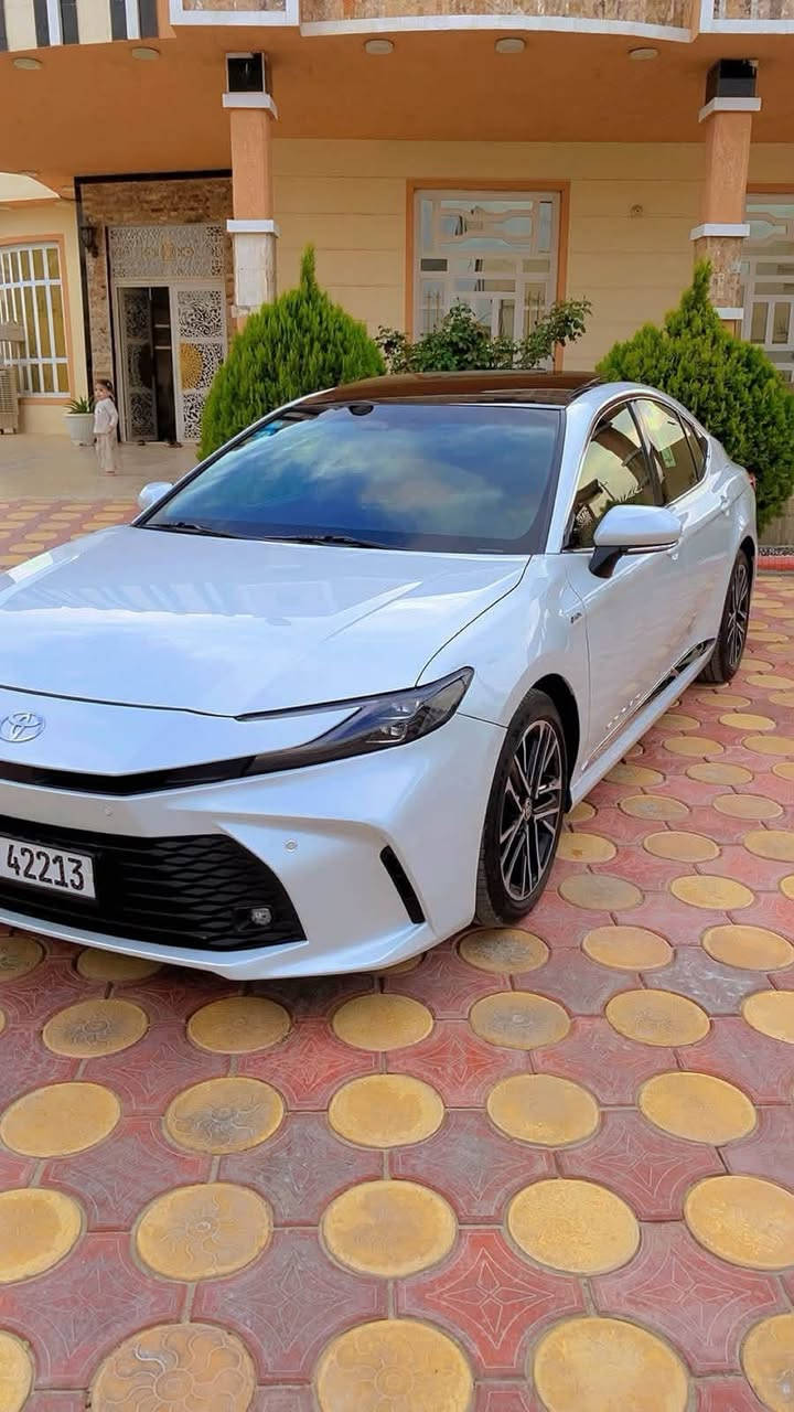 السلام عليكم 
كامري خليجي هايبرد 
موديل 2025 
السياره فول مواصفات 
شركة عبد الطيف 
التفاصيل مذكوره بالسونار 
السعر 265 ورقه وبيها مجال 
الاستفسار 
***********
