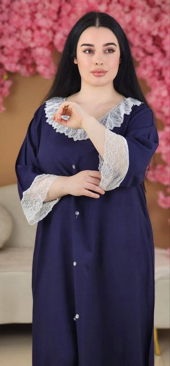اخر درازن 

دشداشة كشمير ايطالي دبل صبغ 
مديل شيفون ابيض صدر وردن 
+ كرستال دگم ع طول المديل 
قالب راهي يلبس حد وزن 100
درزن نضامي 4 لون. L xl xxl 
سعر الدرزن 68 الف
للحجز***********
