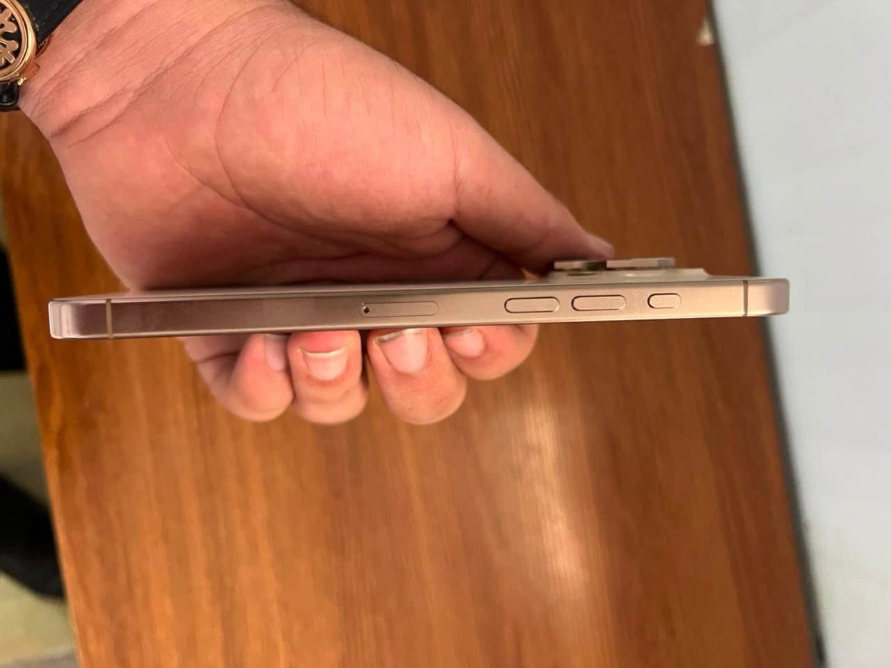 ايفون 16 برو ماكس بطاريه توها صارت 97 جديد كلش كل غراضه موجوده للبيع ناصريه حي اور 
***********
سعر مليون و400 قفل ناصرية, ذي قار

نص مكتوب في الصور:
- حالة البطارية
- عادية
- تعمل بطارية iPhone هذه على النحو المتوقع. حول البطارية والضمان...
- الحد الأقصى للقدرة
- 97%
- هذا قياس لقدرة البطارية مقارنة بقدرتها عندما كانت جديدة. قد تتسبب القدرة المنخفضة بتقليل ساعات الاستخدام بين عملية الشحن والأخرى.
- عدد الدورات
- 224
- هذا هو عدد مرات استهلاك iPhone لقدرة البطارية.
- معرفة المزيد...
- تاريخ التصنيع
- مايو 2025
- أول استخدام
- نوفمبر 2025