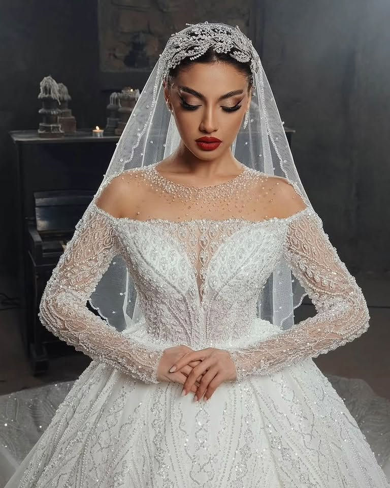 فستان عروس مستخدم مره واحده اخو الجديد نفس الصوره ضبط خدش مابي اليريده ب٤٠٠ الف وبي مجال ويتصل على هذا الرقم بي واتساب 

‭***********‬
