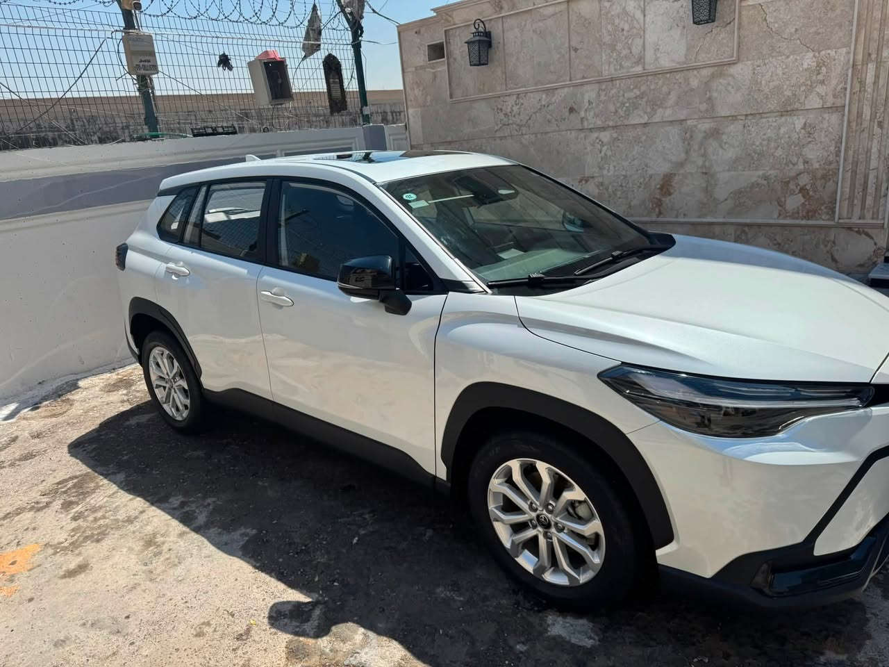 🚗 تويوتا فرونت لاندر 2026– الشكل الجديد S 

قوة الأداء + توفير الوقود + فخامة التصميم ✨

استمتع بتجربة قيادة عصرية مع أحدث إصدار من تويوتا الهايبرد، يجمع بين التكنولوجيا المتطورة والراحة الكاملة 👌

🔹 المواصفات:

 • محرك 2000cc هايبرد اقتصادي 🔋
 • فول مواصفات
 • فتحة سقف بانوراما ☀️
 • رادار أمامي (نظام أمان متطور)
 • م
 • 
 • مرايا جانبية قابلة للطي كهربائياً
 • رنكات قياس 17 إنش أسود + مرايا سوداء 🖤
 • شاشة كبيرة عالية الدقة
 • عدادات ديجيتال (كيجات إلكترونية)
 • إضاءة داخلية LED عصرية
 • حساسات أمامية وخلفية أصلية
 • مصابيح عدسات زينون + LED خلفي
 • وباقي المواصفات المعروفة من Toyota ✅

🔥 السيارة ماشيه 4000
 الاستفسار ***********
