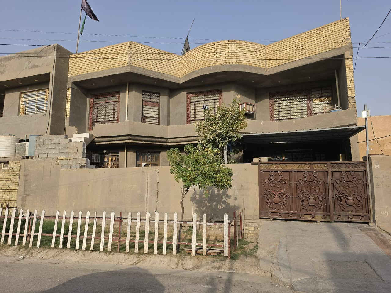 دار ٢٠٠متر بحي العسكري قرب اسواق السجاد وجه ١٣ ٥غرف بناء ٢٠٢٢ مطلوب اسكان ٢٠ السعر الكلي  ٢٠٠ للأستفسار ***********
***********
