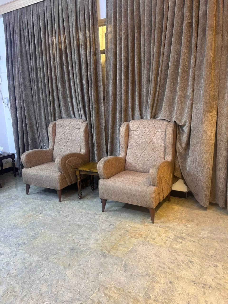 ديوان ١٢ مقعد نظيف ويه كوشات عراقي
اريده ب ٣٧٥ وبي مجال 
مكاني بغداد الشعب حي البساتين 
*********** 
رجاء رجاء فقط الجدي بالشراء يراسلني او يتصل 
ارفعو المنشور بكلمه يالله يرحم والديكم
