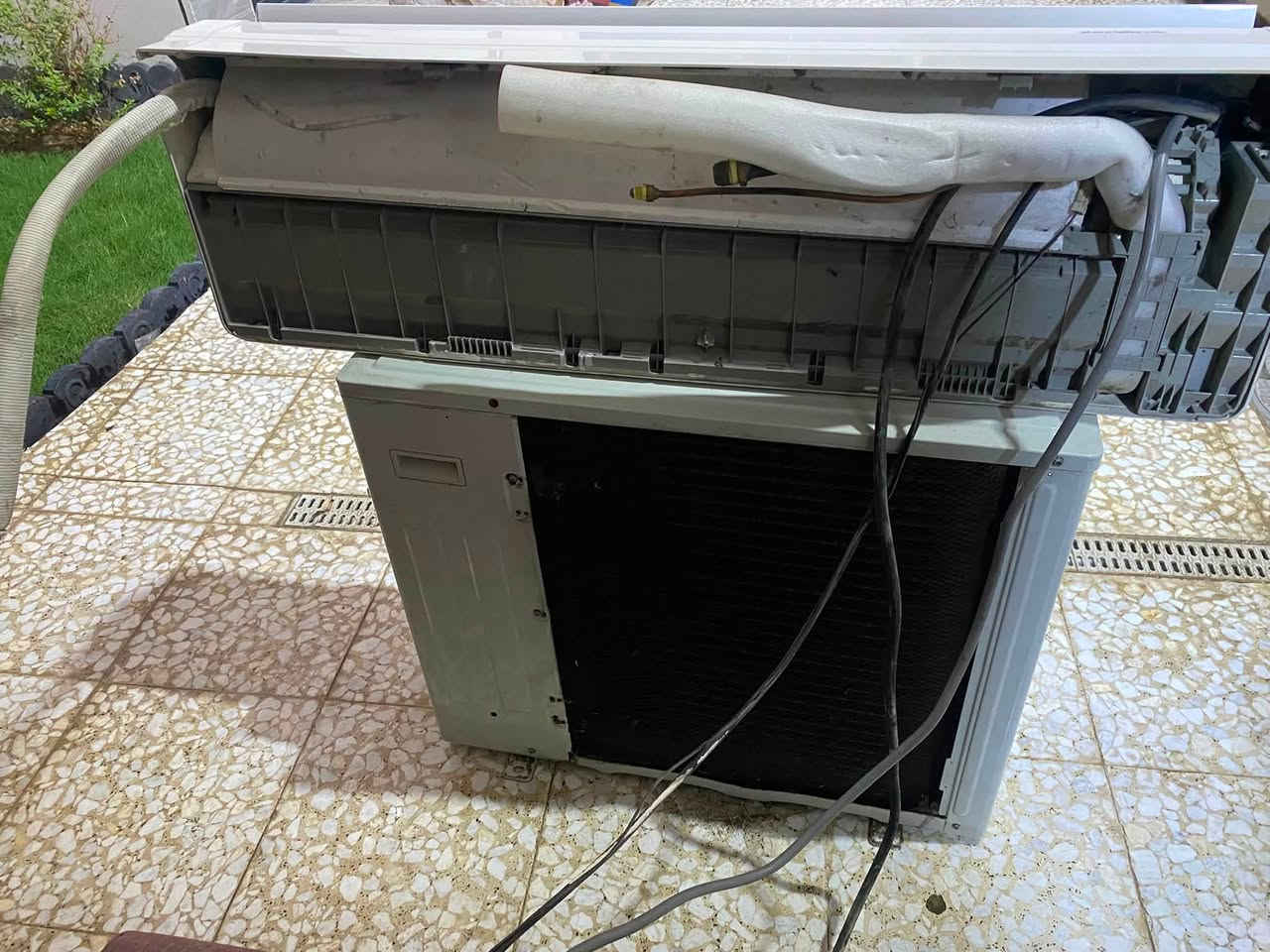 السلام عليكم
سبلت 2 طن جنرال تبريد وتدفئة كل ملحقاته موجوده فقط خلل بالقطعه الخارجيه 
السعر 250 وبي مجال
اللاتصال ***********
