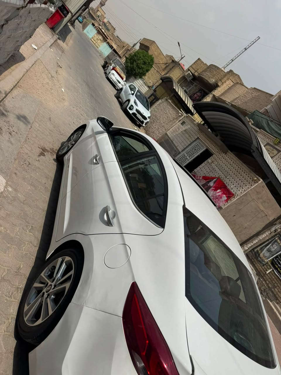 سلام عليكم النترا 2017 خليجي ( ايراني  ) ماشيه 104 فول الفول / سلايت /. بصمه / داخل قرميدي كشن ذاكره تبريد وتدفئه بلكشنات مكينه 2000 على وضع الشركه يعني فوول للاخير 
كفاله من الصبغ والفتح فقط بارد بسيط جاملغ خلفي
السعر 142 مجال بسيط رقمي *********** مكاني بغداد
