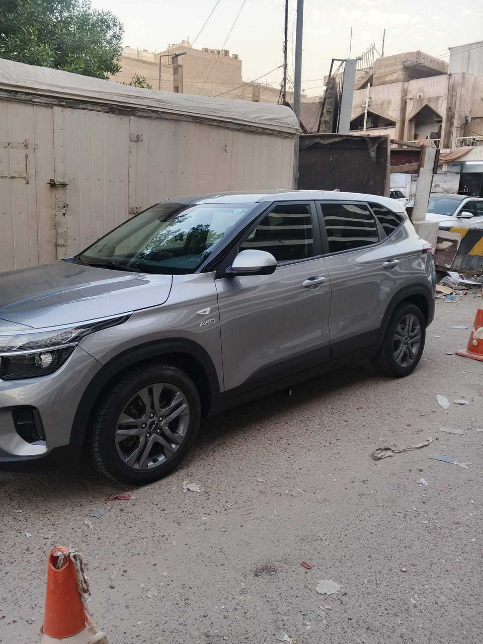 السلام عليكم 
سليتوز 2023 وارد أمريكي مرقم بغداد باسمي السياره 
حادث دعاميه اماميه اشويه من بنيد بدون يرباك 
رادارات  امامي
تحديد مسار ..مثبت سرعه.. إطفاء ذاتي …مانع انزلاق
فور ويل درايف …نزول منحدرات 
ثلاث أنظمة قياده نورمل …وسبورت  …وسمارت
مكان السياره بغداد للاستفسار 
***********

نص مكتوب في الصور:
- 11 تعديل النص
- تعديل النص