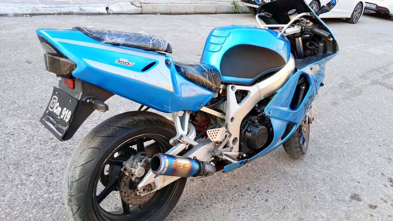 السلام عليكم...
مكلف بل نشر......صاحب الدراجة اتصال عل رقم 👍🏻
للبيع دراجة CBR 919🏍
دراجه كاملة ماناقصها شي محرك كير خير من الله 
1.2.3 بطناش ✈
 تراي وين ميعجبك وايرمنيا كلها شرط
دشبول كيجات شغالات 
 تايرات نضاف يرادلها شوية ترتيبات خارج والدراجه حلوه وكاعده 
 عنوان: موصل الجانب الايسر 
رقم تلفون *********** بي واتساب
