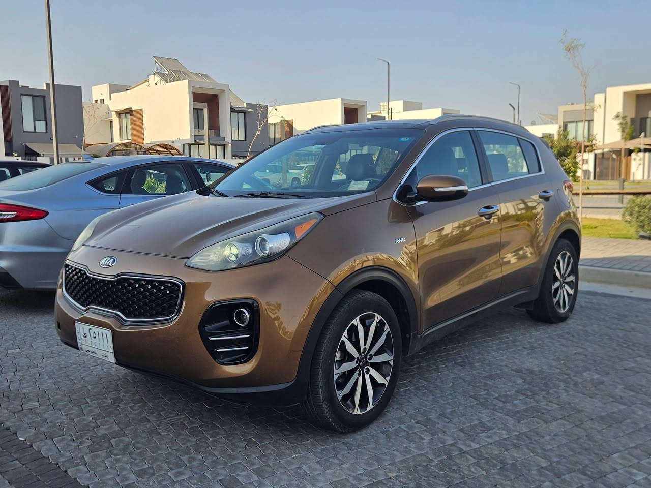 KIA SPORTAGE EX 2017
وارد أمريكي 
كلين تايتل ✅️

⚙️محرك 4 سلندر 2.4L 
🛞 دفع رباعي AWD

فول مواصفات للأخير EX
🟫 ويلات المنيوم 
🟫لايتات LED
🟫إشاير بالمري
🟫كشنات جلد +تدفئة 
🟫شاشة تدعم ANDROID AUTO
🟫تبريد قطعتين 
🟫 بانوراما

🛡أنظمة السلامة ومساعدة السائق 
🔻نقاط عمياء
🔻كامرة خلفية 
🔻نظام تنبيه المرور خلفي

مرقم بغداد بإسم شخصي تحويل مباشر
مكان السيارة بغداد مجمع بدور السكني 

ماشية 76 ألف 

للإستفسار 
*********** إتصال أو واتساب
