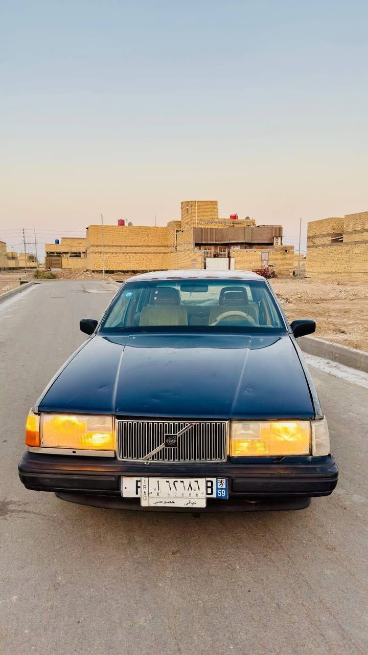 سلام عليكم
فالفو موديل 1989 سنويه ل 30
تحويل مباشر شوكت ماتريد مالكه الشرعي يمي 
كير مكينه ونجي 6سلندر 
السياره دواخله كله على بلاد
كير مكينه حداديه كله جديد 
تخم تاير جديد كهرباء كله شغاله 
سياره جاهزه من كلشي. ماعده التبريد 
العنوان ناصريه سوق الشيوخ 

السعر 30 وبيه مجال 
***********
