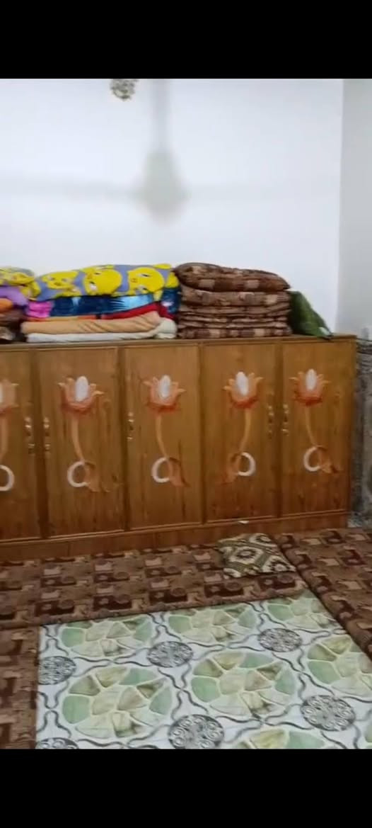 السلام عليكم
دار للبيع مساحة 100 متر طابقين الواجهه 8 متر النزال 12 ونص متر 
الطابق الارضي استقبال وغرفه ومطبخ وصاله وحمام. خارجي وداخلي 
الطابق الثاني 3 غرف نوم وصاله وحمام ومخزن فوق الطابق الثاني 
الأساس والسقف صب كونكريت نزال درجه اولى 
الموقع مزارع ميسان قرب الكنطره الدار طابو زراعي قرار محكمه مسجل بالطابو 
السعر 60بيهامجال للاستفسار 
*********** واتساب 
***********
