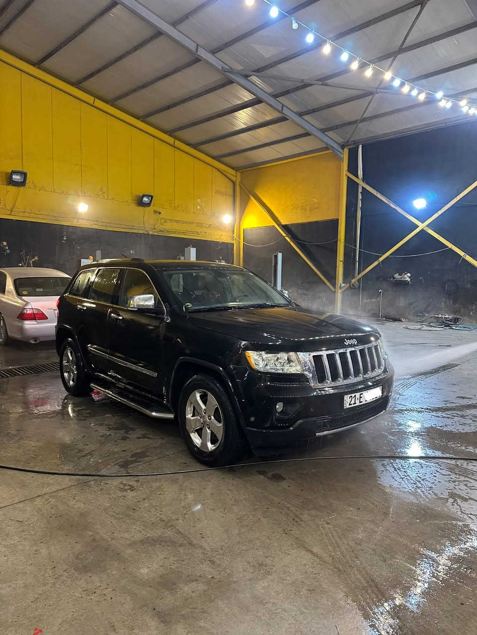 جیب گراند شیروکی لمتدد فول 
مواصفات١/١مودیل ٢٠١١ 
محرك V8 5.7
گیر مکینە مامفتوح  بشرط 
سیارە کلین بدون صبخ  حتا دعامیات 
سنویە ورقم  هزە کلە جدید ٢٠٢٨
مکان سیارة سلیمانیة 
سعر سیارة١٣٥ ورقة و مجال
***********
