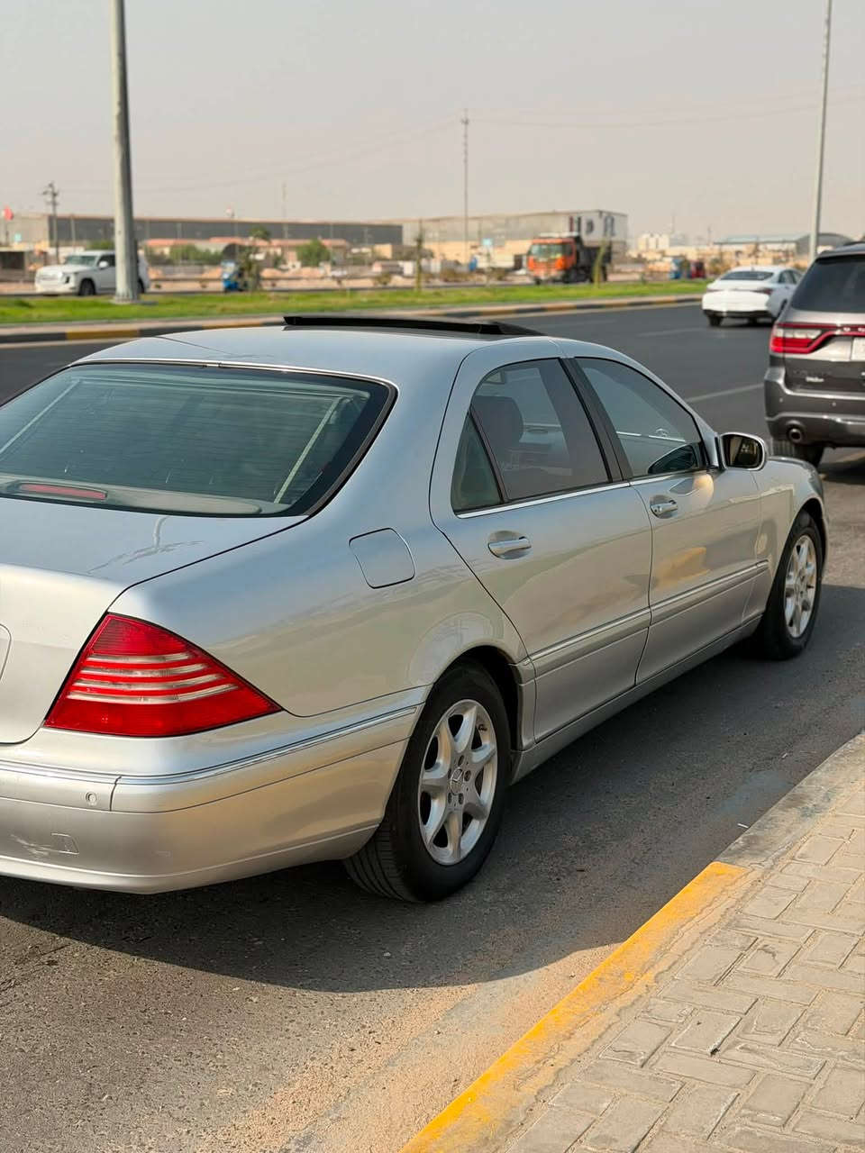 السلام عليكم مارسيدس موديل 2000
اذا اكو مراوس ويه جارجر او اوباما حتلو معلايه عادي فرق نقد غواص بلاديه السياره كلشي شغال بيها تبريد ثلج محرك وكير بلاد سياره حيل نضيفه رقم بصره انكليزي ب اسمي 
مواصفات S 350 فول / جكات / فتحه سقف / كشنات جلد وكهرباء الشراي يتصل ويدلل
تخم تاير حداديه استوني مبدل السياره شرط كلشي شغال 
-***********-
السعر 115 خواته جاي ينباعن ب 130 الله شاهد ونشرت بهيج سعر لىن السوك تعبان
