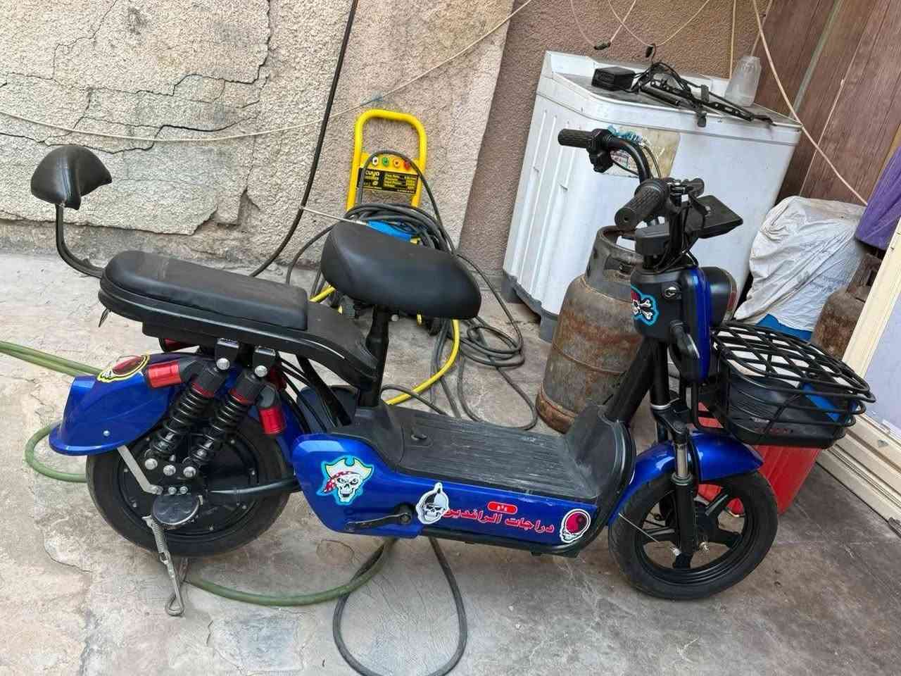 شباب دراجة حجم 14 نضيفة كلش سعرهة 250 قفلها اني شتريتهة ب360 4 بطاريات ليثيوم و2 سويج و2 بصمات وكلشي شغال بيهة الشارات يسرة ويمنة ضوة هورن يتوفر شاحنة مع الدراجة هدية  ولحاب يشتريهة يتصل على هاذ الرقم *********** وتحياتي للجميع
