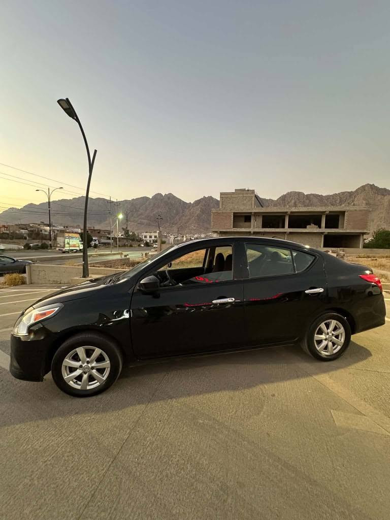 Nisan versa 2017 
نیسان ڤێرسا ٢٠١٧ 
گێر عادی 
سەیارەیەکی تا بلێی جوانە
زۆر پاکە و بێکێشەیە
٢ پارچە و نیوی بۆیاخە 
پێشی لای سەکن تۆزی ناوی گرتوە 
سەیارەکە بە ناوی خۆمانەوەیە 
تەحویل و بەناوکردن بە شەرت
تەبریدی بەشەرت 
گێڕ مەکینە تەقەو ڕەقە هەمووی بە شەرت 
گێڕ و مەکینەیەکی زۆر پاکو مەز بوتی لەسەرە 
٣ سویچی لەگەڵە بیلاد 
نرخی ٧١ مەجالێکی برایانە 
خوار هەموو بازاڕ
بۆ پەیوەندی *********** ***********. لە ڕانیە م رانية, السليمانية

