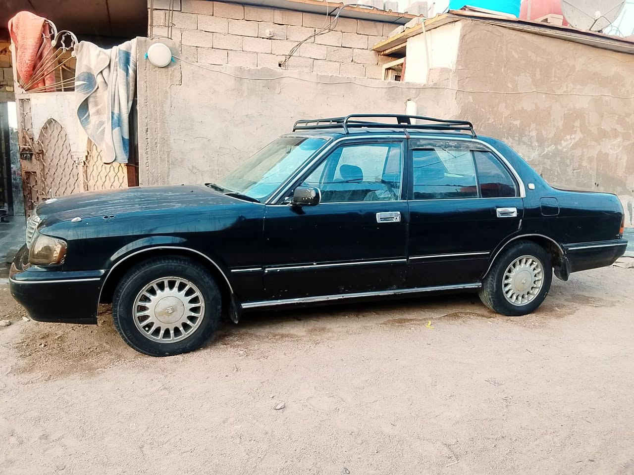 السلام عليكم ارنب تويوتا للبيع موديل93  اسود غيرمحدد رقم بصره بسمي سنويه 2030 مكفوله من كصه ونقل
كير مكينه فيفيتي جديد حداده امامي جديد مع دبلات صار شهر من بدلت
سياره مال جناي وجرفته حلوه 
للمعلومه السله مو للبيع
عنوان البصره القبله سعر 50
رقمي ***********بيه وتساب
