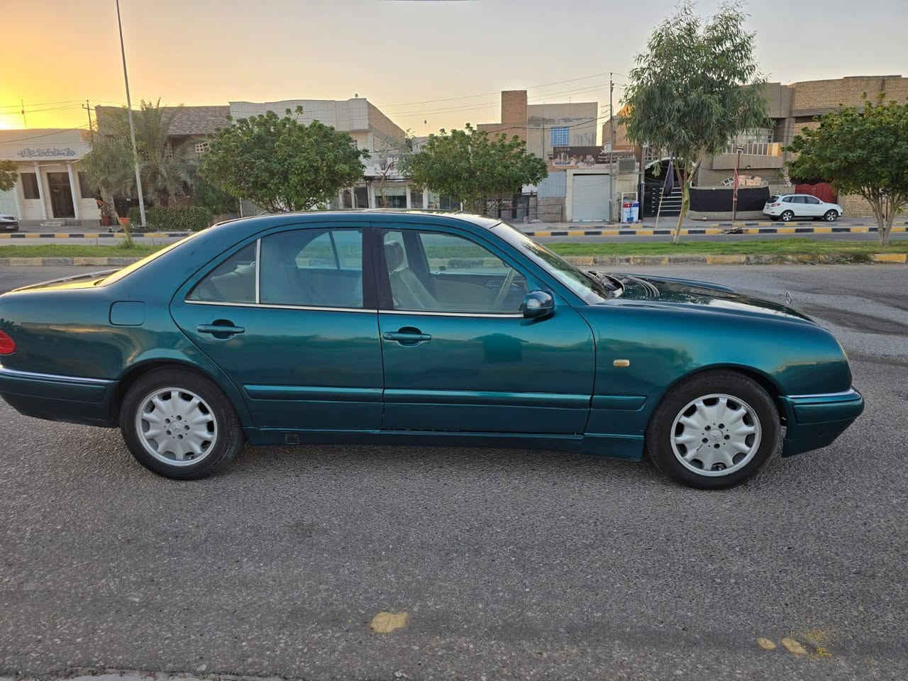 بيع مستعجل
مارسيدس ام عيون موديل 95 محرك خراطيم 320 وكير خير من الله رقم اربيل تريد وكاله تريد تحويل سنويه تسقط 2030 مصبوغه عام نظافة غرفتها 80٪   السعر 65   وبيها مجال 
***********

