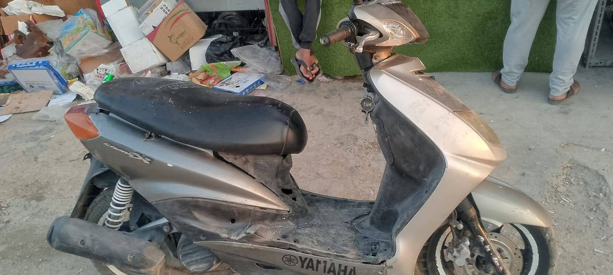 السلام عليكم دراجه سكنز 140 للبيع محرك نضيف ما مفتوح نقصها باتري سعرها 375 وبيها مجال مكاني الاسكان شارع مستشفى الطفل للتواصل ***********
