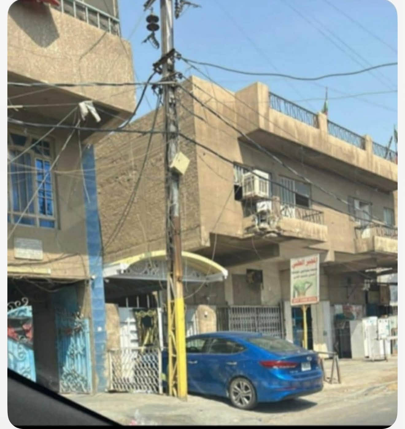 للبيع بناية تجارية 200متر في بغداد الجديدة
البناية طابقين تحتوي على اربع شقق سكنية مع كراج بدون محلات 
سند مستقل مع خارطة عقار باسمي بدون دلال
الموقع تجاري قرب كنيسة مارتوما وكنيسة مريم بالوسط مع قربها من فلكة رقم عشرة 
الواجهة 4م النزال 25 م تفتح من النص 16م
البناية صب مع دنك تقطيع وممكن اضافة بناء 
سعر المتر مليونين و 400 الف دينار 
للاتصال ***********

نص مكتوب في الصور:
- شقة رقم ٢ <<<
- شقة رقم ١ >>>>>>
- الشقة الرابعة
- الشقة الثالثة
- كراج عرض ٤متر
