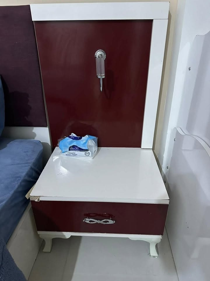 غرفة نوم • للبيع • موجودة