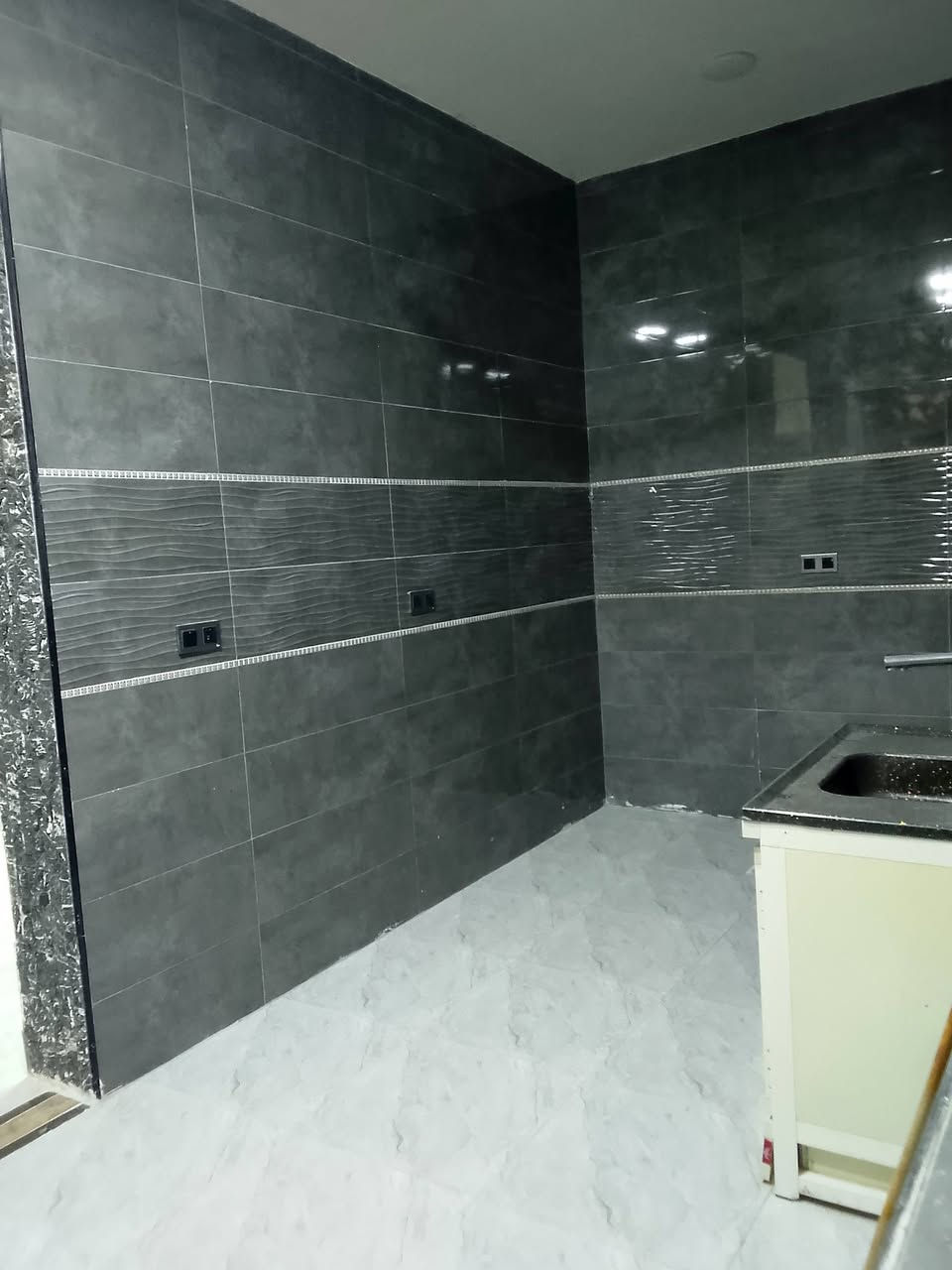 بيت للايجار • ١٠٠م • قريب مجمع المرتضى
