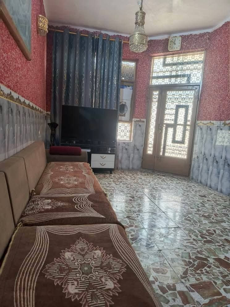 بيع بيت في كربلاء حي عامل قرب سوق وسط مساحه 120طابو صرف يحتوي على استقبال وهول ومطبخ وحمام وغرفه في طابق الاول وطابق الثاني يحتوي على غرفه سويت مع هول وصاله وحمام وغرفه 
مع الاثاث ‏‪***********‬‏اتصال ع هذا رقم
