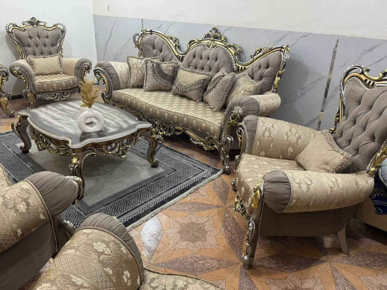تخم زان دزين ايطالي ١٠ مقعد مع ميز وسطي اخوالجديد لوك طلاء حراري *********** بغداد, العراق
