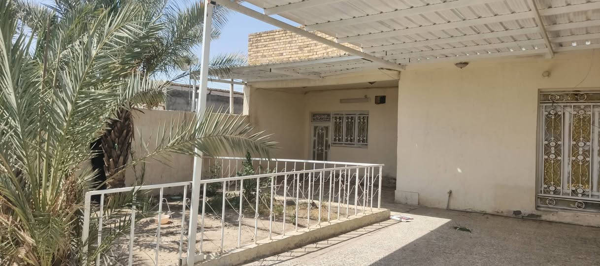 دار لبيع مكان دفاس بيت زراعي جاهز لسكن مجاري ماي خط مولد مساحه ٤٠٠ متر من ضمن لبيت قطعه بضهر لبيت ***********
