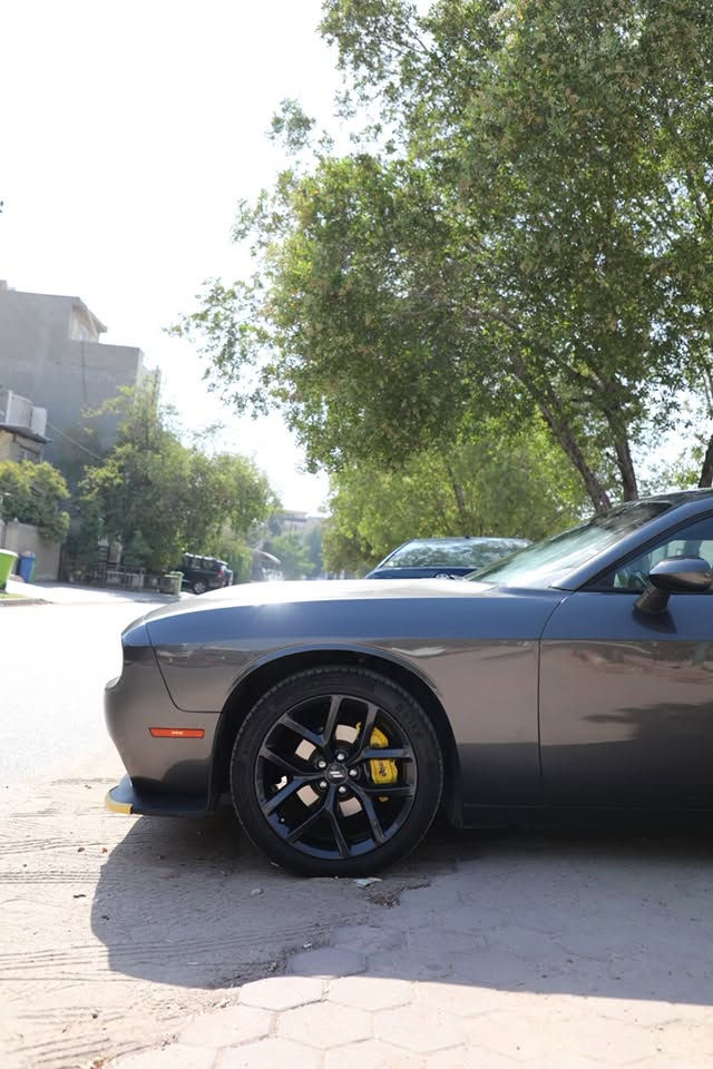 السلام عليكم
دوج جالنجر sxt 2021

الحادث : قطعتين صبغ (جاملغ + بنيد) وشبر من الجاملغ الامامي كلير .    الصور موجوده بالمنشور

مكينة 3600 v6
كير مكينة مكفولات كله جديد + السياره كامله مكمله اي كلوب ممشتغل ونظافه فول اني جانيها  كلش معتني بيه احسن دهن والبانزين كله محسن كلش نظيفه السياره اي مشاكل ماتعاني وياهة 
السياره ماشيه 45 الف كيلو متر فقط

رقم السيارة بغداد بأسمي

مواصفات الsxt المعروفه

بصمه ، بصمة ابواب ، كشن كهرباء ، شاشه وسط ،كامره ، فول تحكم ستيرن ، تايرات خلفية عريضه ، دفع خلفي ، لايت زنون ، نظام سبورت ، مانع انزلاق ، بلوتوث ، ABS ، USB

السعر 165 ورقه 

مكاني بغداد حي الجامعة
رقمي ***********
موجود واتساب
