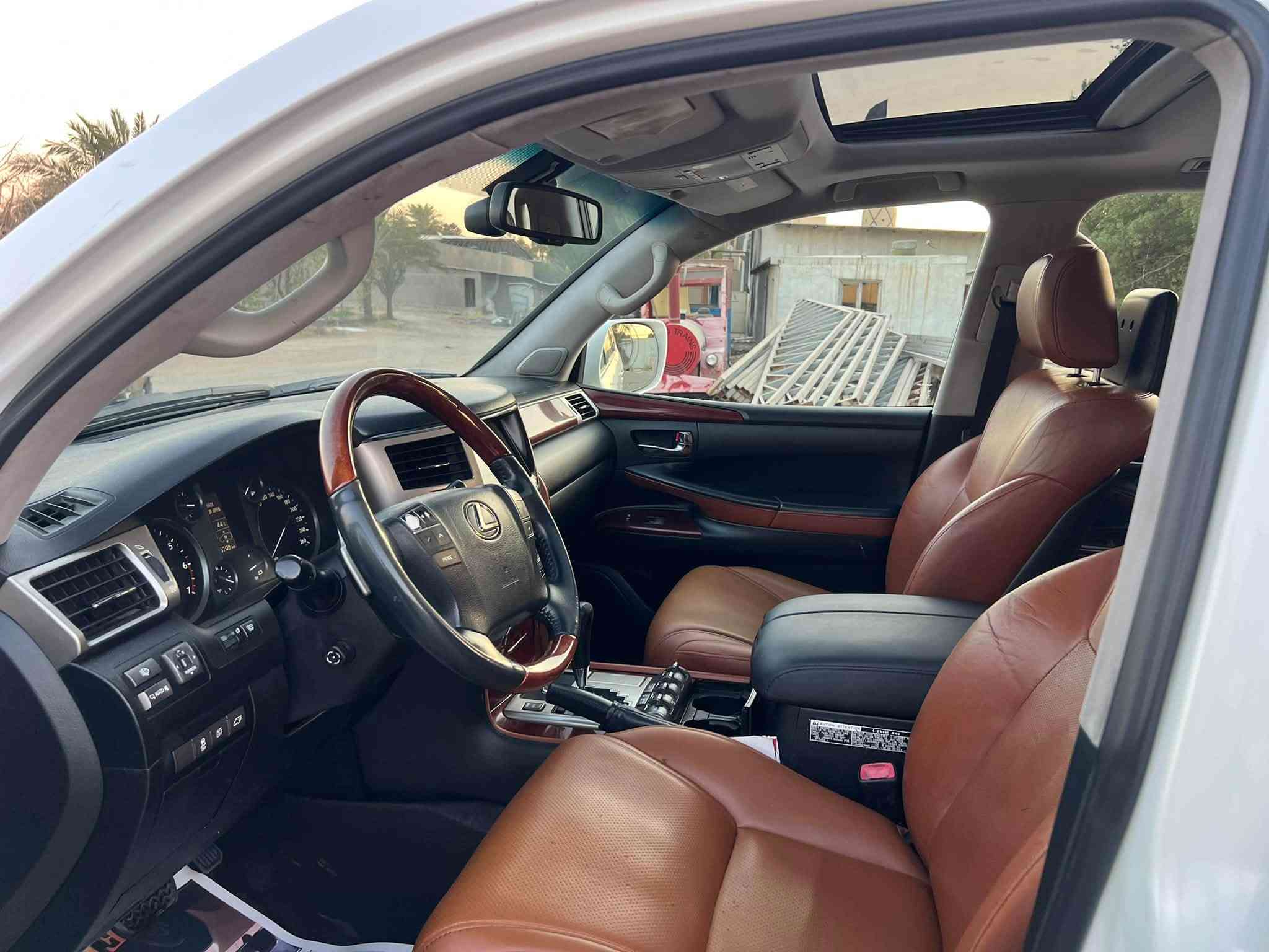 لكزس. LX 570 Sport.  2012 للبيع
المواصفات الأساسية:

2012 الموديل 

الفئة: LX 570 Sport (بريمي)

الممشى 190كم حقيقي

294$.  السعر 💣💣💣

داخلية لوني قرميد 

صفّان من المقاعد

نظام صوت Mark Levinson

الحالة: بيهه صبغ بنيد فقد مكفوله من الدواخل شواصي الغود بدنه شرط كفاله 
كير مكينه مكفولات السياره مابيهه ابد نقص صدر جديد تبريد تايرات السياره احله من الصور 

المحرك والكير بحالة ممتازة ولم يتم فتحهما

لا توجد أي التزامات أو ديون على السيارة

تحويل مباشر

المواصفات:

تشغيل ودخول ذكي (بصمة)

نظام مانع الانزلاق

شاشة معلومات

مقاعد جلد

تدفئة وتبريد للمقاعد

تهوية (شفط) للمقاعد

ذاكرة للمقاعد

ثلاجة

5 كاميرات

حساسات

رادار أمامي

مصابيح زينون

فتحة سقف

باب خلفي كهربائي

مرايا كهربائية

مكيف هواء أوتوماتيكي مزدوج

أوضاع قيادة Eco وSport

العديد من المواصفات الأخرى

رقم الهاتف: ***********
مكان السياره بغداد البلديات
