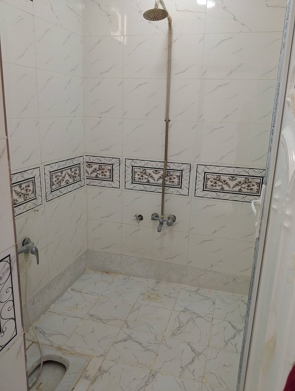 دار للبيع حي النداء 50متر مربع طابقين كونكريت بناء جناي بسمي مباشر منطقه ال55 شارع قصابيه الميالي استقبال ومطبخ وصحيات وفوك غرفه وصاله وصحيات السعر 58 موشراي لتعلق يرهم مراوس ونطي فرق ***********
